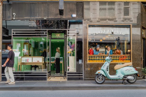 Street Photography captured in Melbourne Australia with the Leica Q3 43 by Arnold Szmerling INTL Photographer
